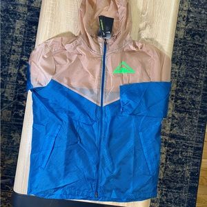 Nike trail windrunner packable windbreaker MSRP $120